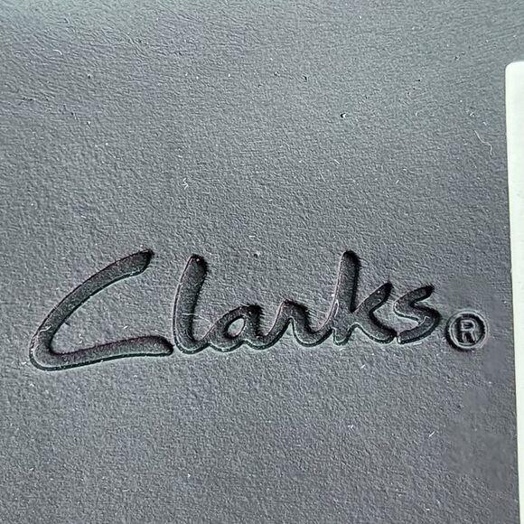 Clarks Women's Cheyn Fame Leather Slip-On Shoes - 6M - Picture 10 of 10